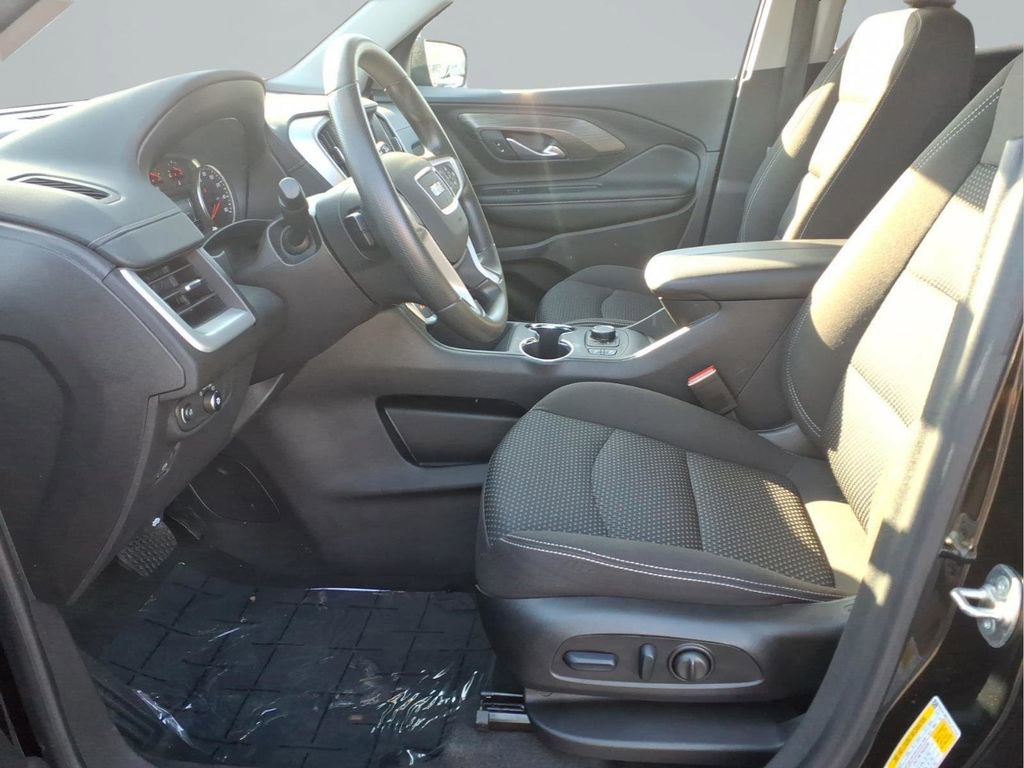 Used 2024 GMC Terrain SLE w/ Driver Convenience Package image 25
