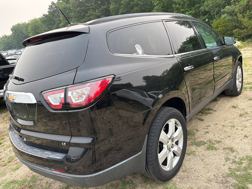 Used 2017 Chevrolet Traverse LT w/ Style and Technology Package FWD image 6