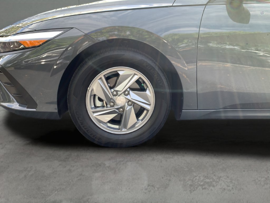 Used 2026 Hyundai Elantra SE FWD image 46