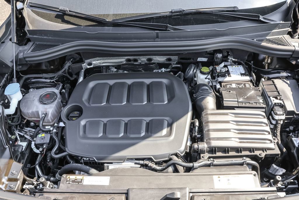 Used 2025 Volkswagen Tiguan SE image 39