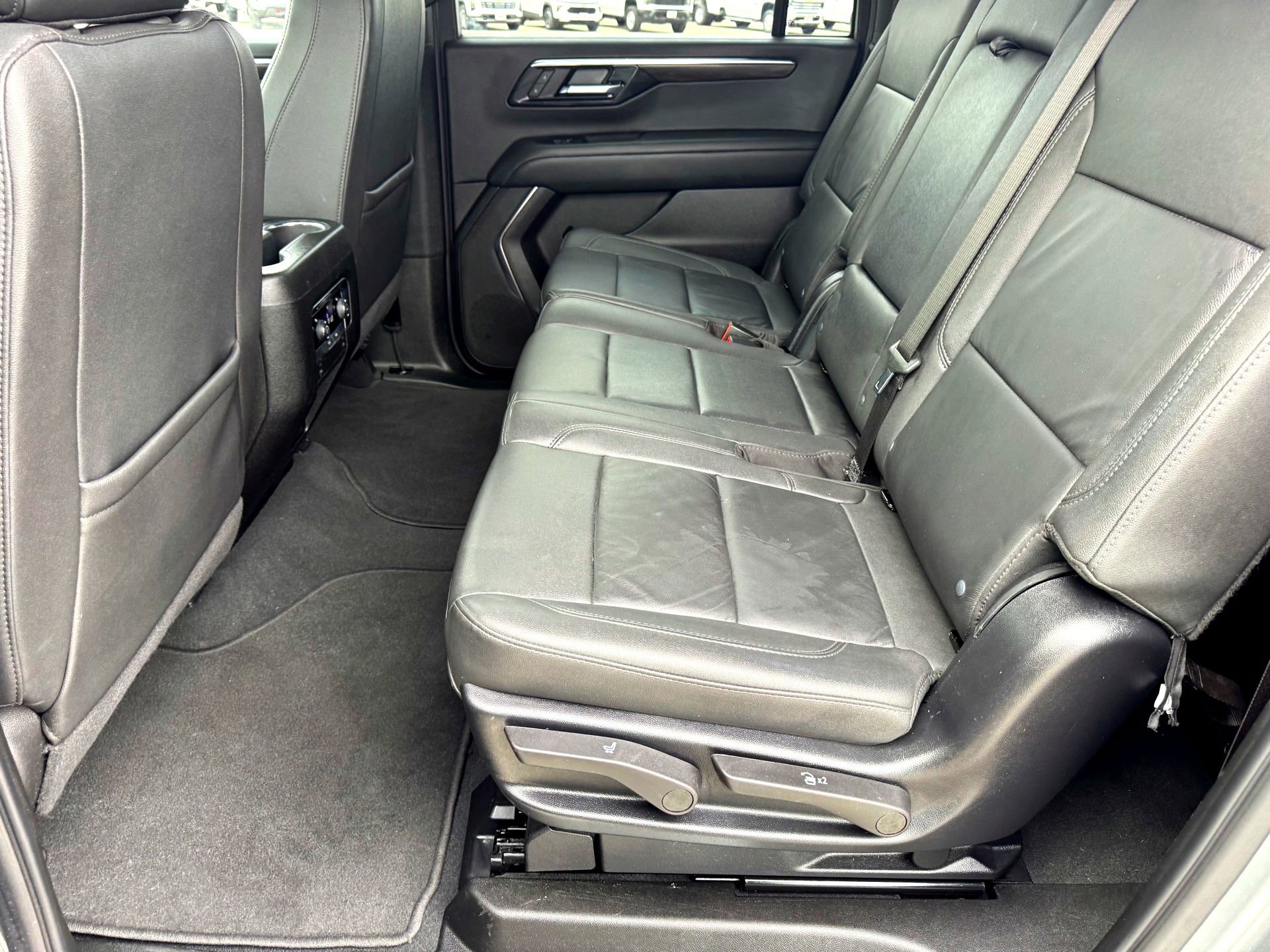 Used 2025 Chevrolet Suburban Z71 AWD/4WD image 19