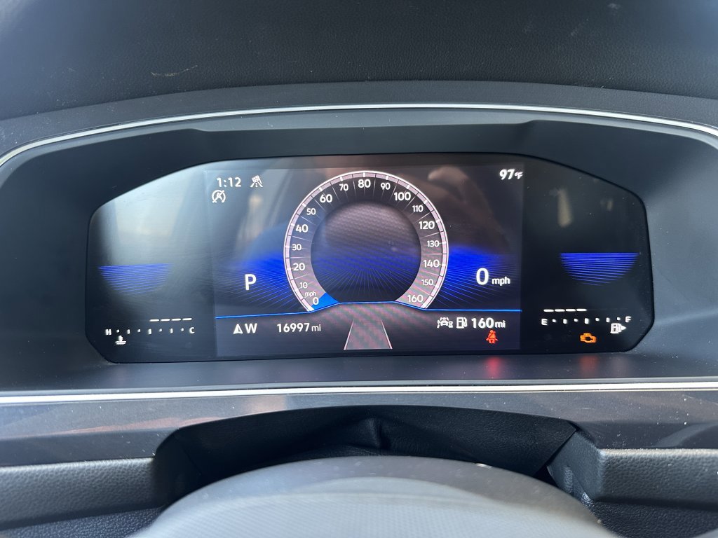 Used 2022 Volkswagen Tiguan SE w/ Panoramic Sunroof Package image 16