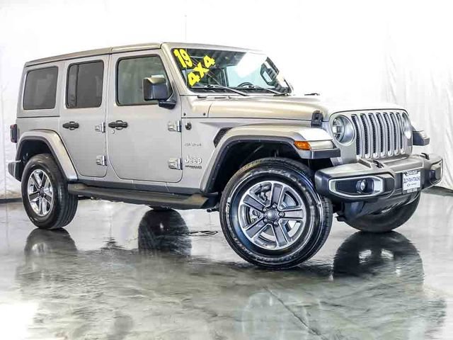 Used 2019 Jeep Wrangler Unlimited Sahara AWD/4WD video 2