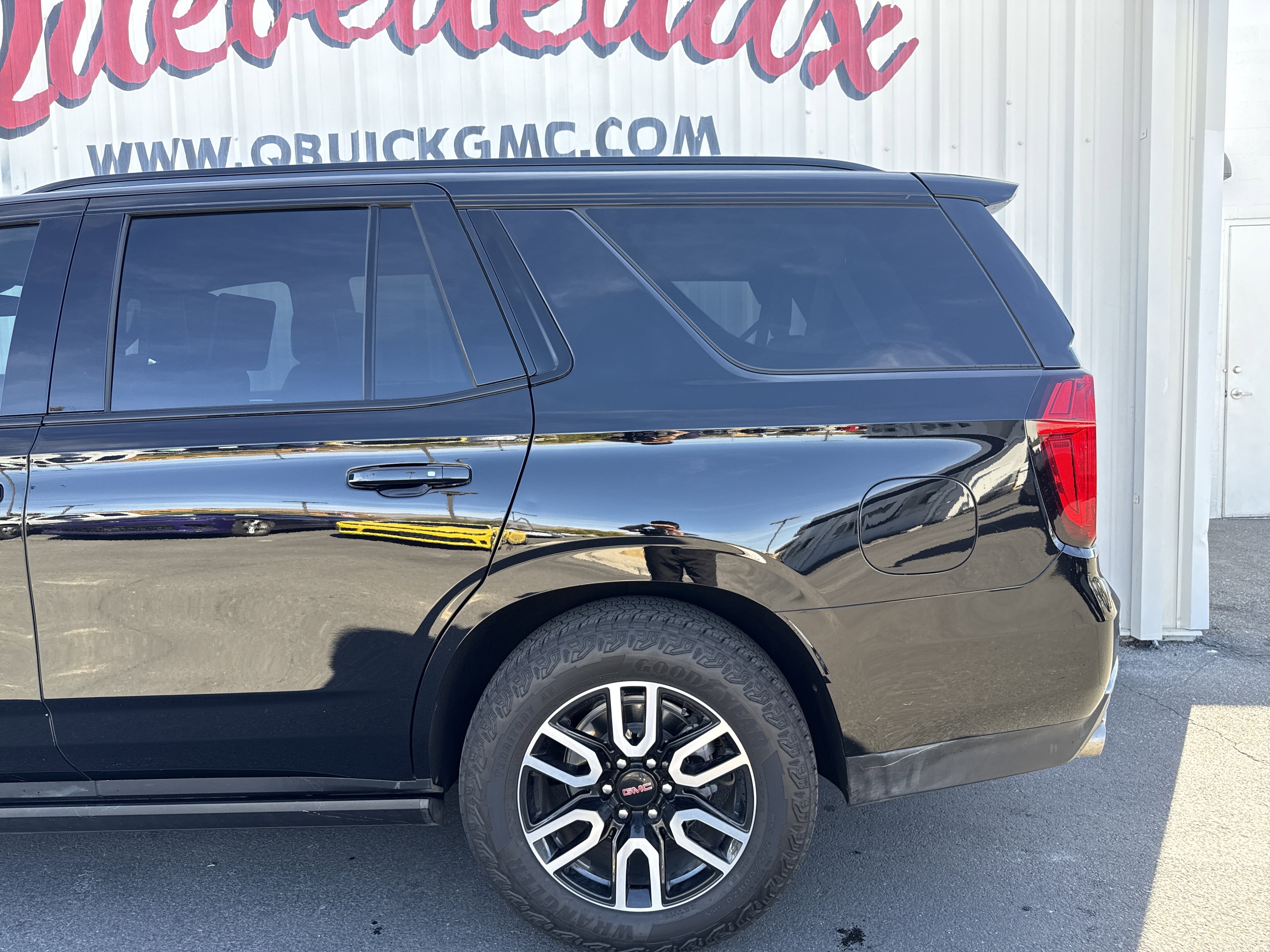 Used 2024 GMC Yukon AT4 w/ AT4 Premium Plus Package image 2