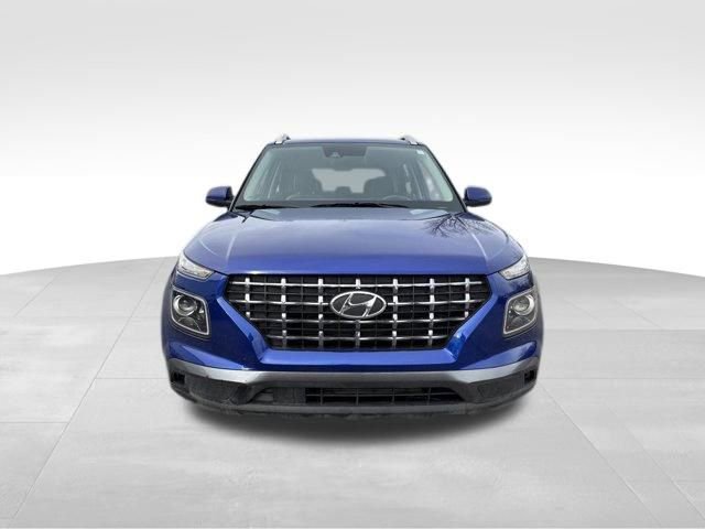 Used 2022 Hyundai Venue Limited image 9