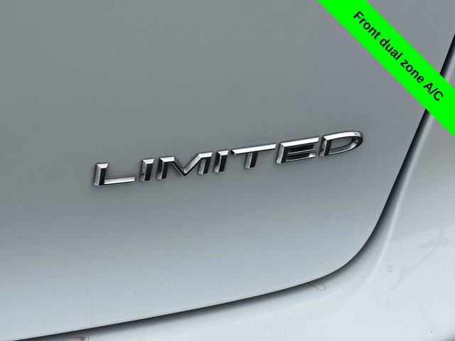 Used 2023 Chrysler Pacifica Limited FWD image 42