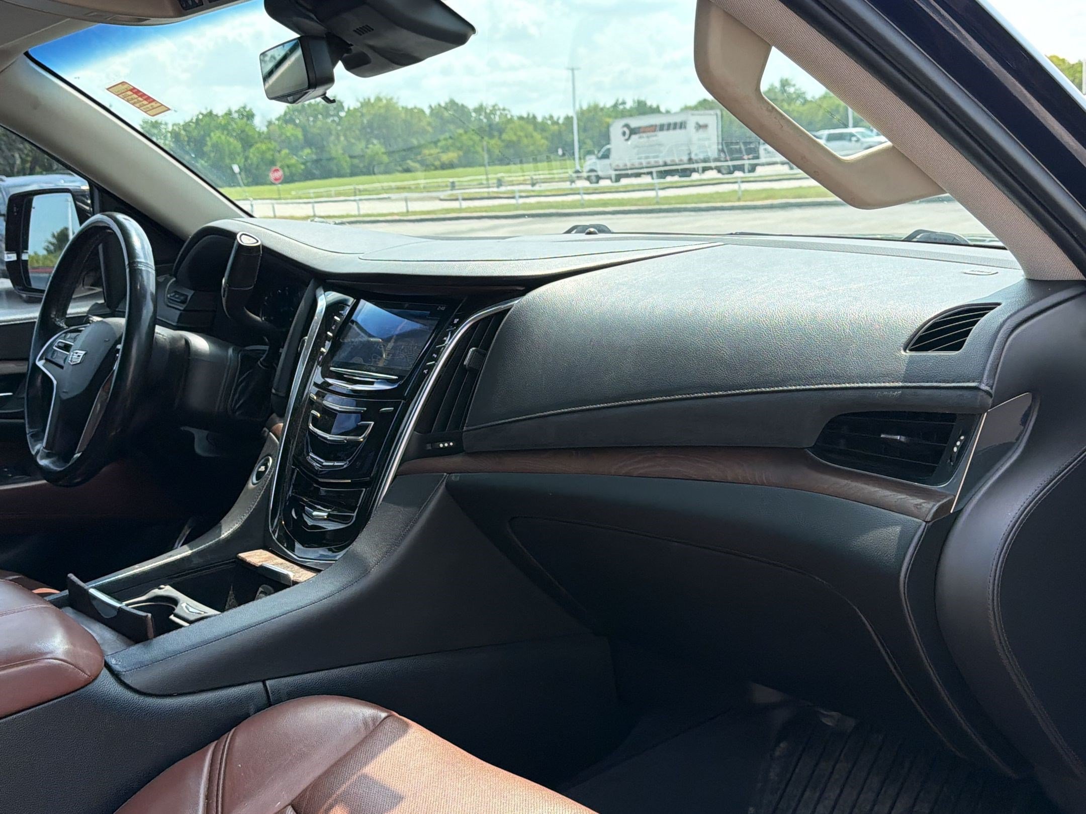Used 2018 Cadillac Escalade Premium Luxury RWD image 29