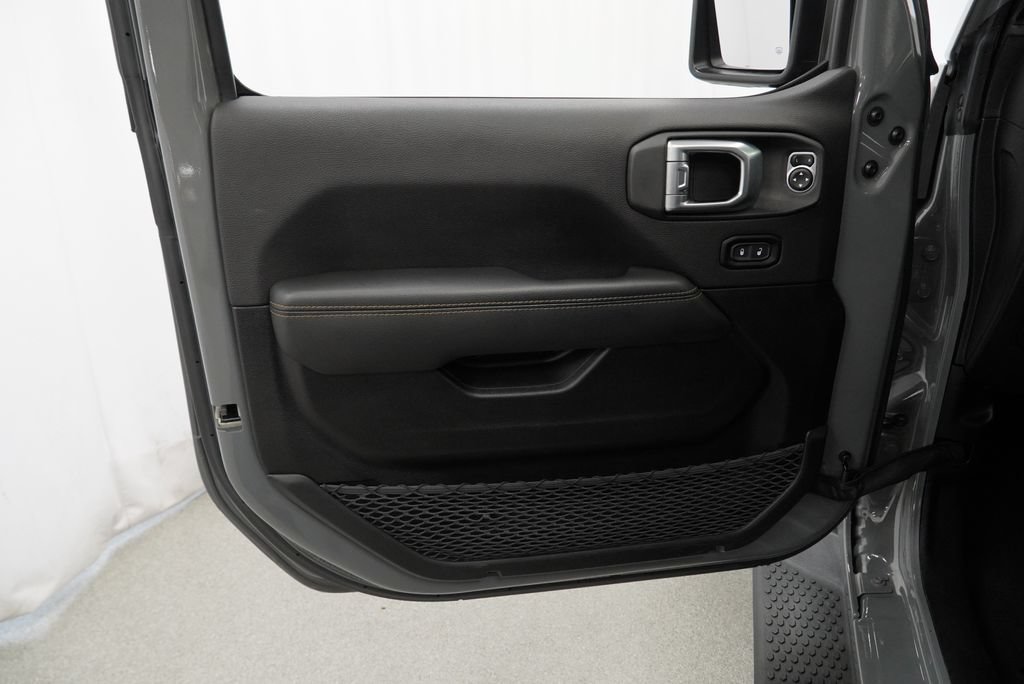 Used 2023 Jeep Wrangler Unlimited Sahara AWD/4WD image 42