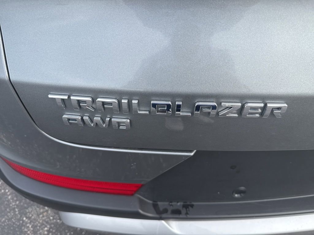 Used 2025 Chevrolet TrailBlazer LT w/ Driver Confidence Package image 23