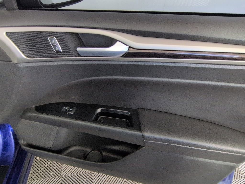 Used 2015 Ford Fusion SE w/ Equipment Group 202A FWD image 28