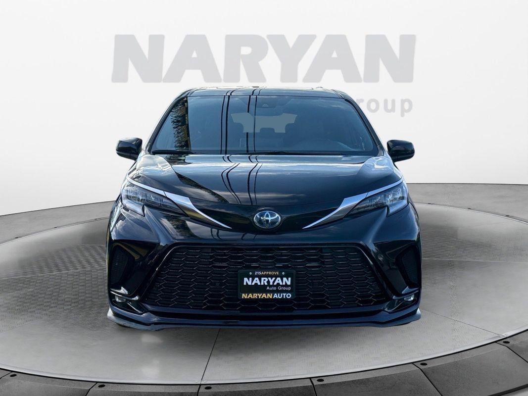 Used 2022 Toyota Sienna XSE w/ XSE Plus Package image 4