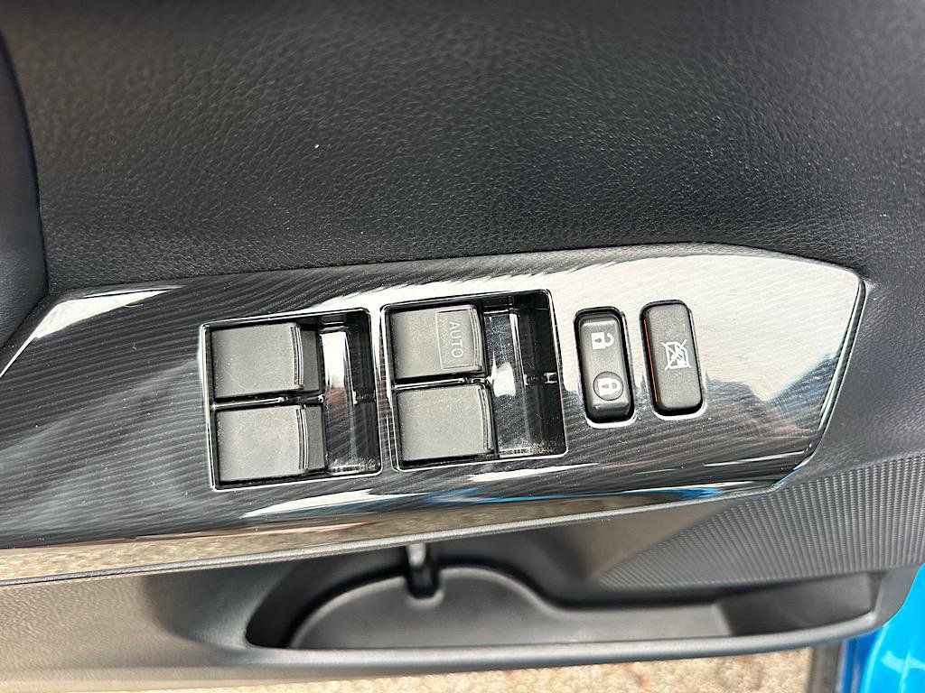 Used 2017 Toyota RAV4 SE AWD/4WD image 14