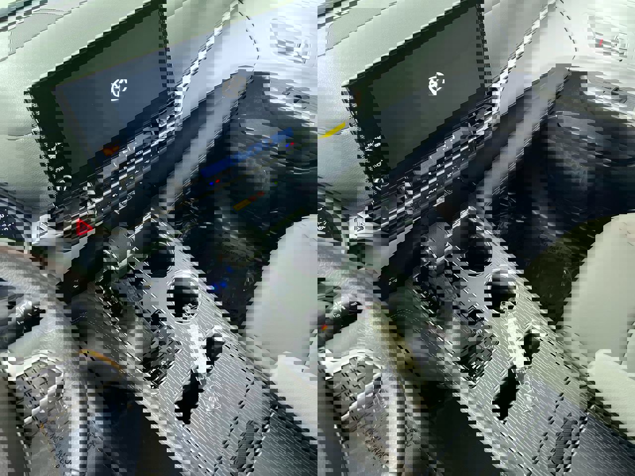 Used 2025 Toyota Sienna XLE image 23