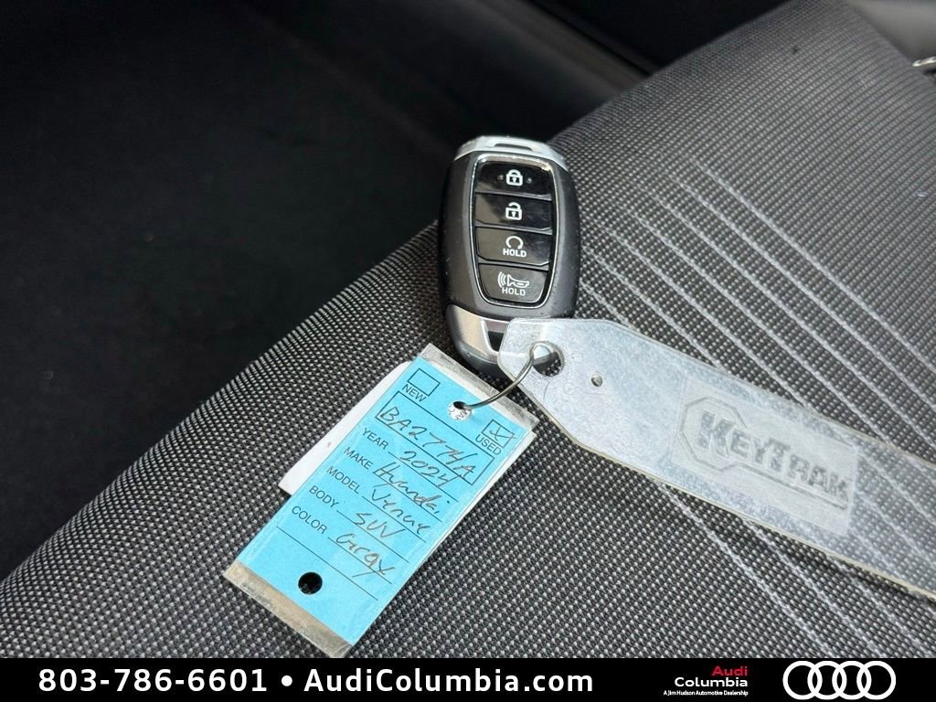 Used 2024 Hyundai Venue Limited image 34