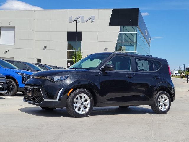 Certified 2025 Kia Soul LX w/ LX Technology Package FWD image 1