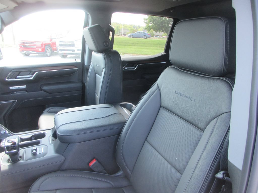 New 2026 GMC Sierra 1500 Denali w/ Denali Reserve Package AWD/4WD image 16