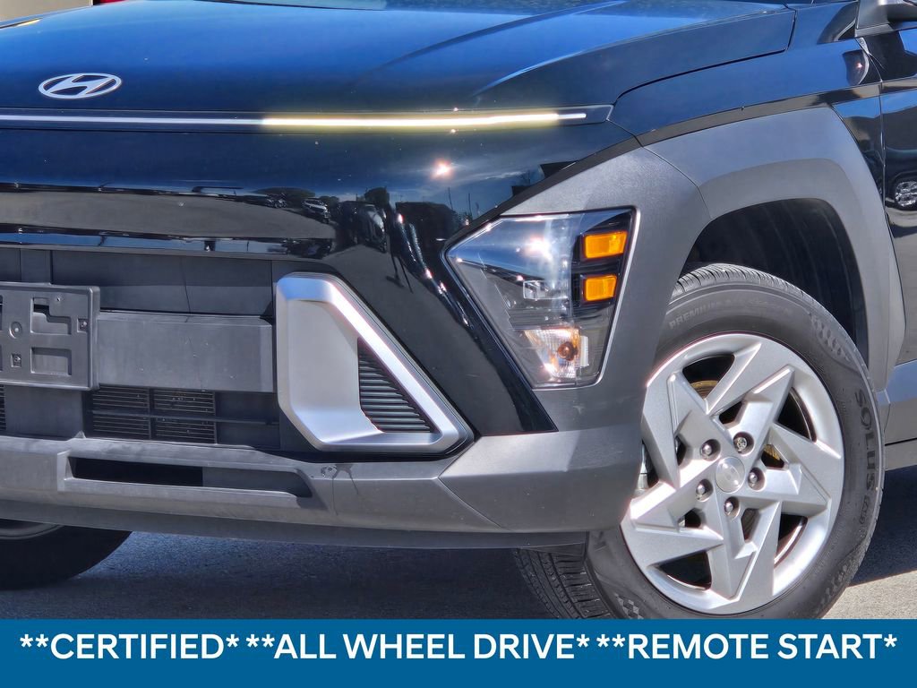 Certified 2025 Hyundai Kona SE AWD/4WD image 2