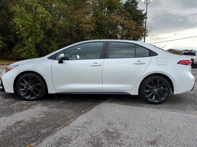 Used 2024 Toyota Corolla SE image 2