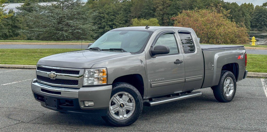 Used 2009 Chevrolet Silverado 1500 LT w/ Power Pack Plus AWD/4WD image 3
