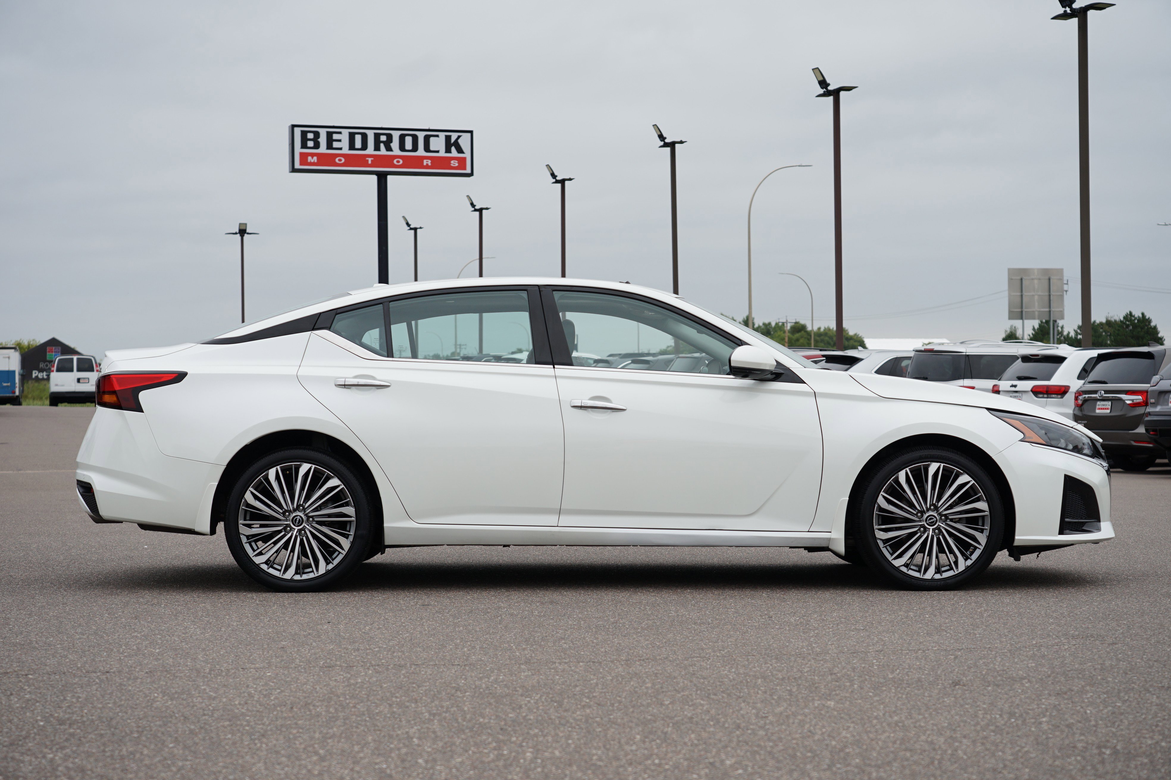 Used 2023 Nissan Altima 2.5 SL image 2