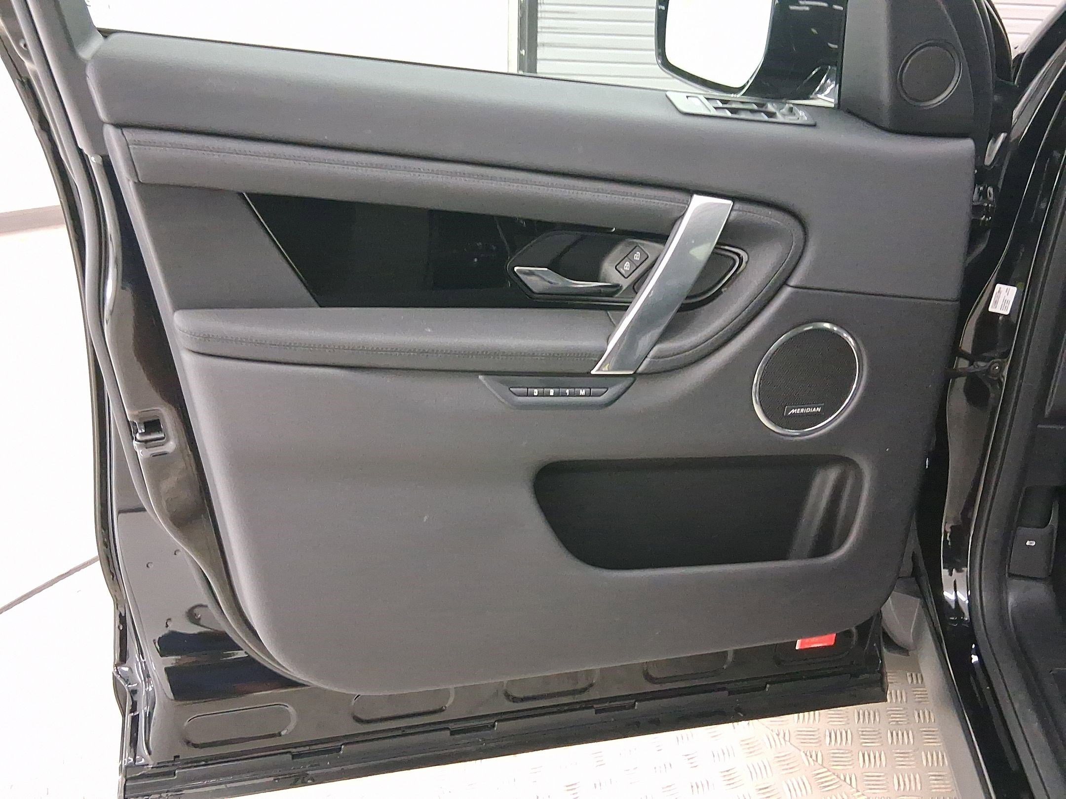 Used 2025 Land Rover Discovery Sport S image 20