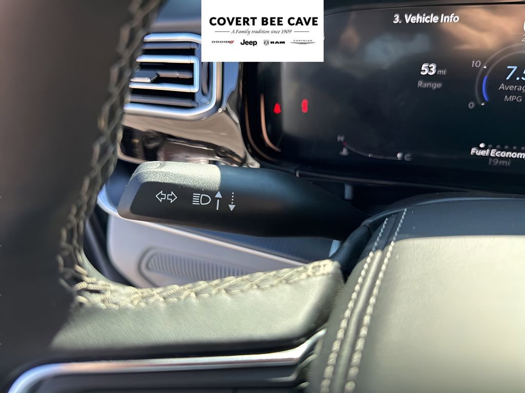 New 2026 Jeep Grand Wagoneer Summit w/ Premium Group III image 38