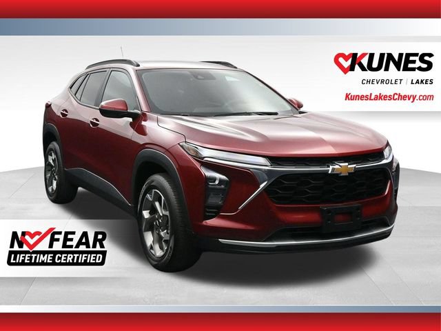 Used 2025 Chevrolet Trax LT FWD image 1