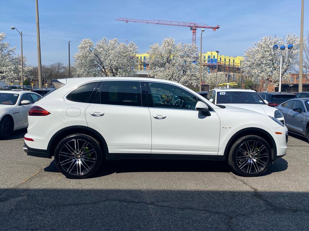 Used 2016 Porsche Cayenne S image 2