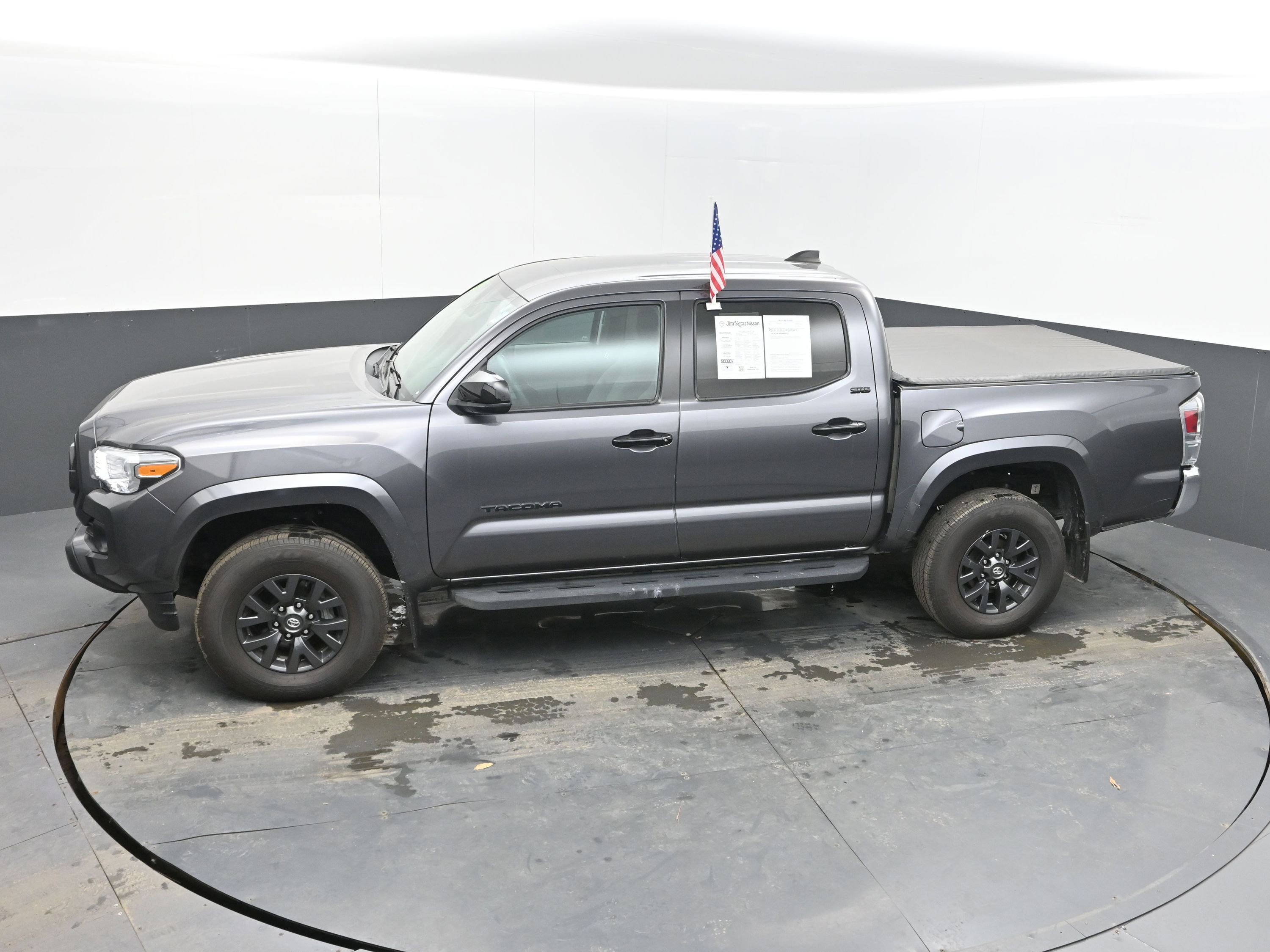 Used 2022 Toyota Tacoma SR5 w/ SR5 Appearance Package (SM) image 33