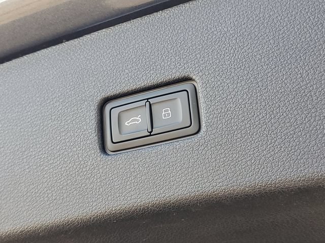 Used 2025 Audi SQ8 Premium Plus AWD/4WD image 10