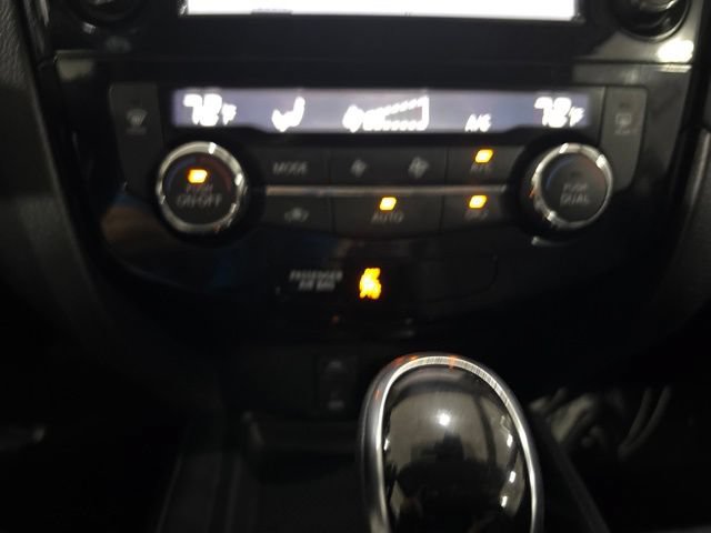 Used 2017 Nissan Rogue SL FWD image 25