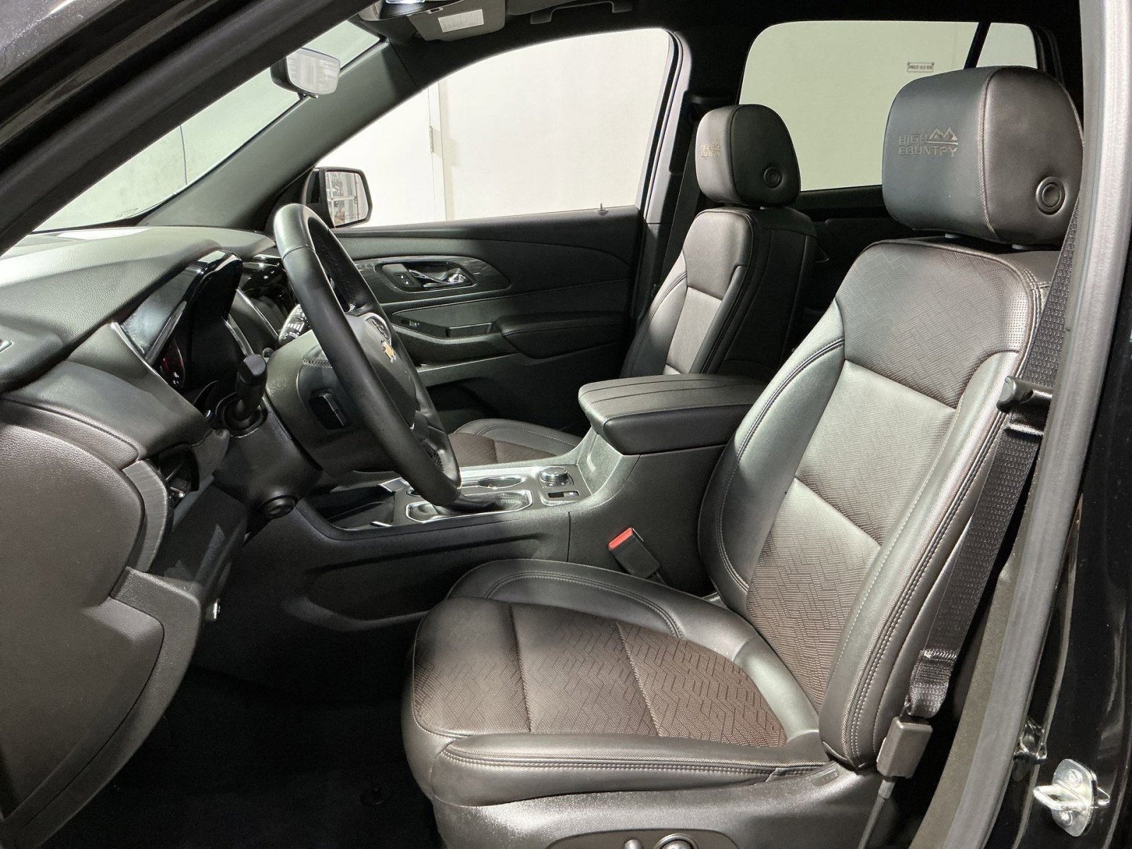 Used 2023 Chevrolet Traverse High Country image 21