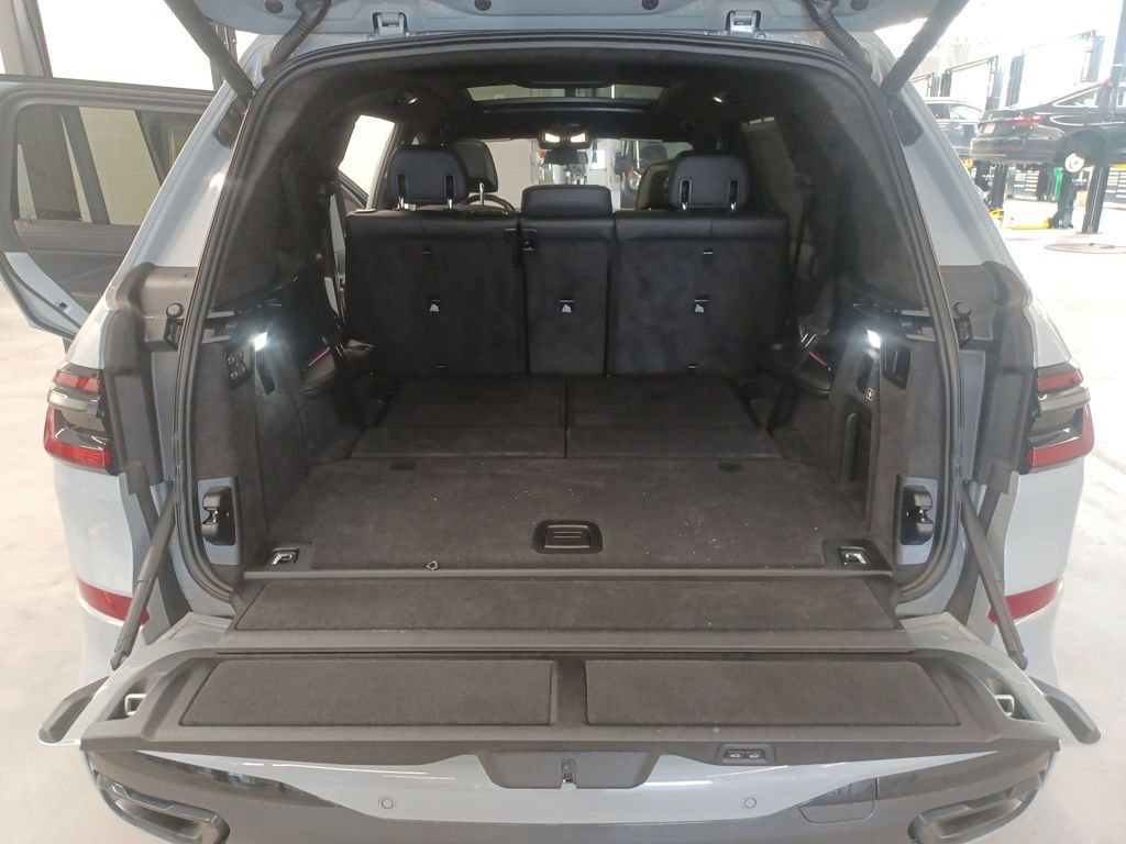 Certified 2025 BMW X7 xDrive40i w/ M Sport Package image 40