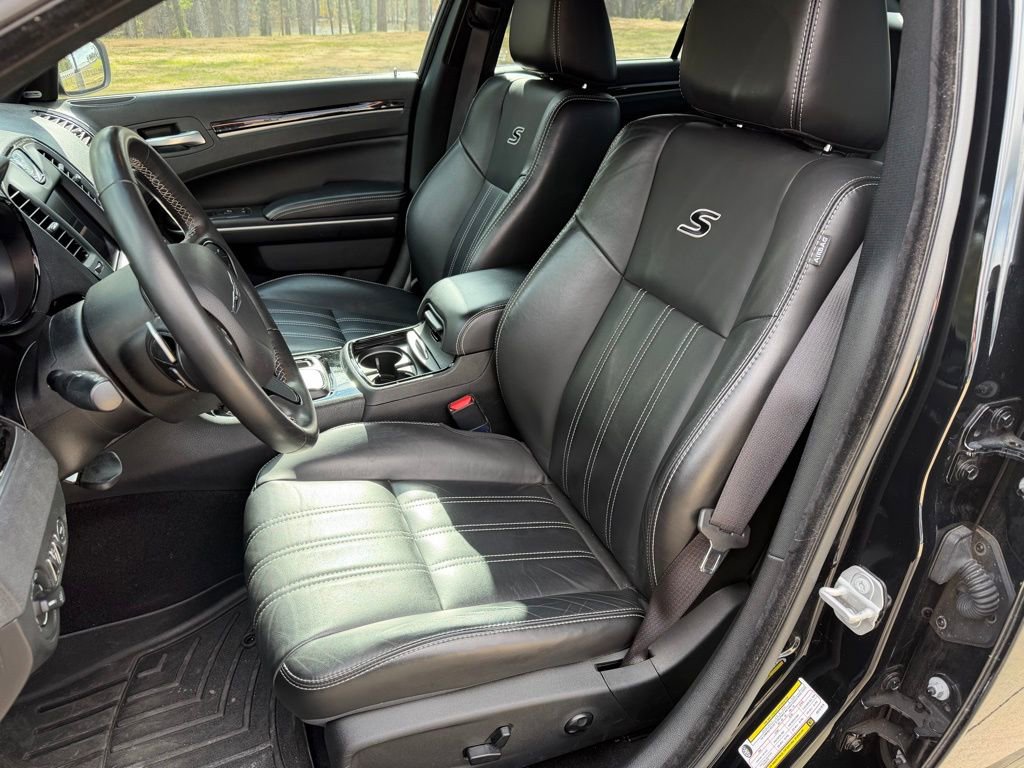 Used 2019 Chrysler 300 S image 10