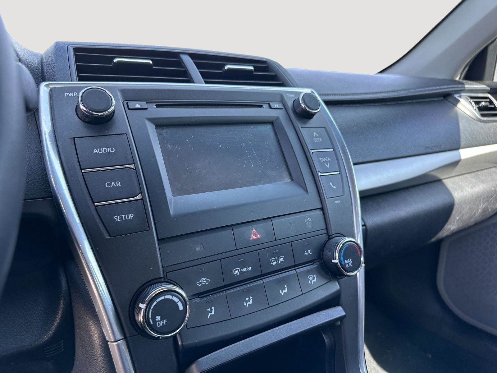 Used 2017 Toyota Camry SE image 12