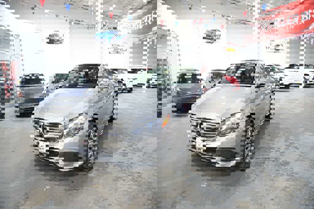 Used 2015 Mercedes-Benz C 300 4MATIC Sedan image 4
