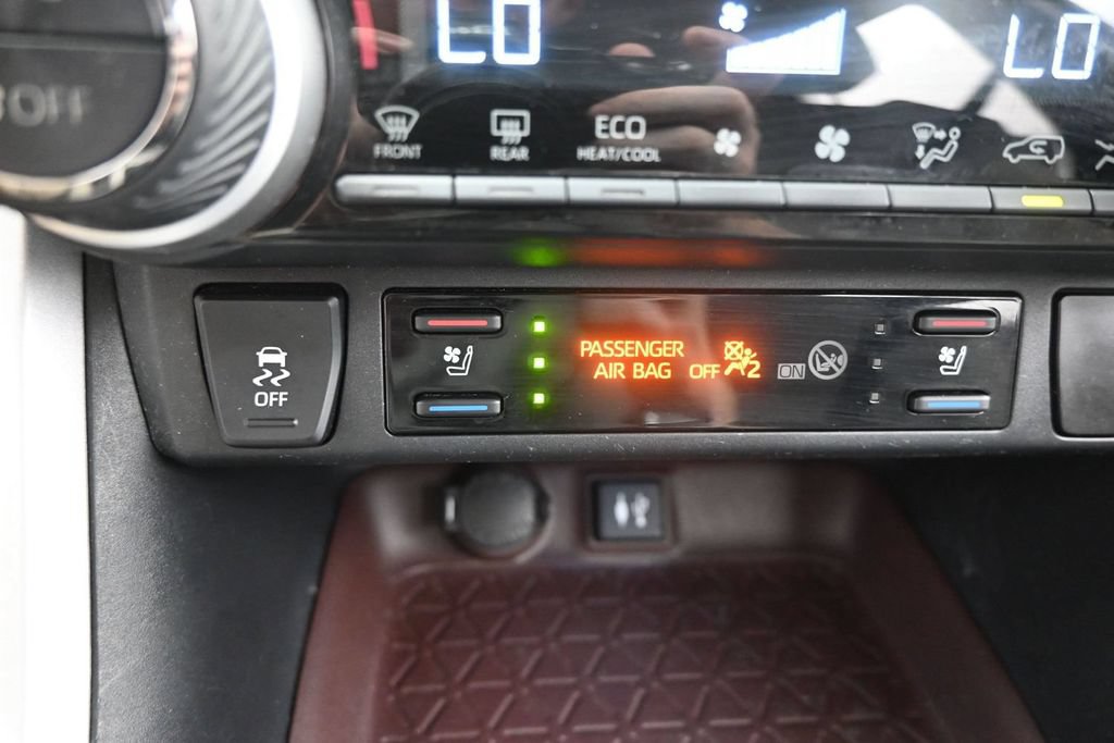 Used 2019 Toyota RAV4 Limited w/ Cold Weather Package AWD/4WD image 32