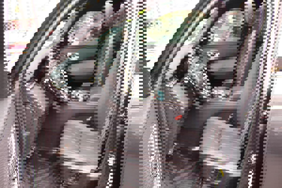 Used 2021 Land Rover Range Rover Velar R-Dynamic S image 21