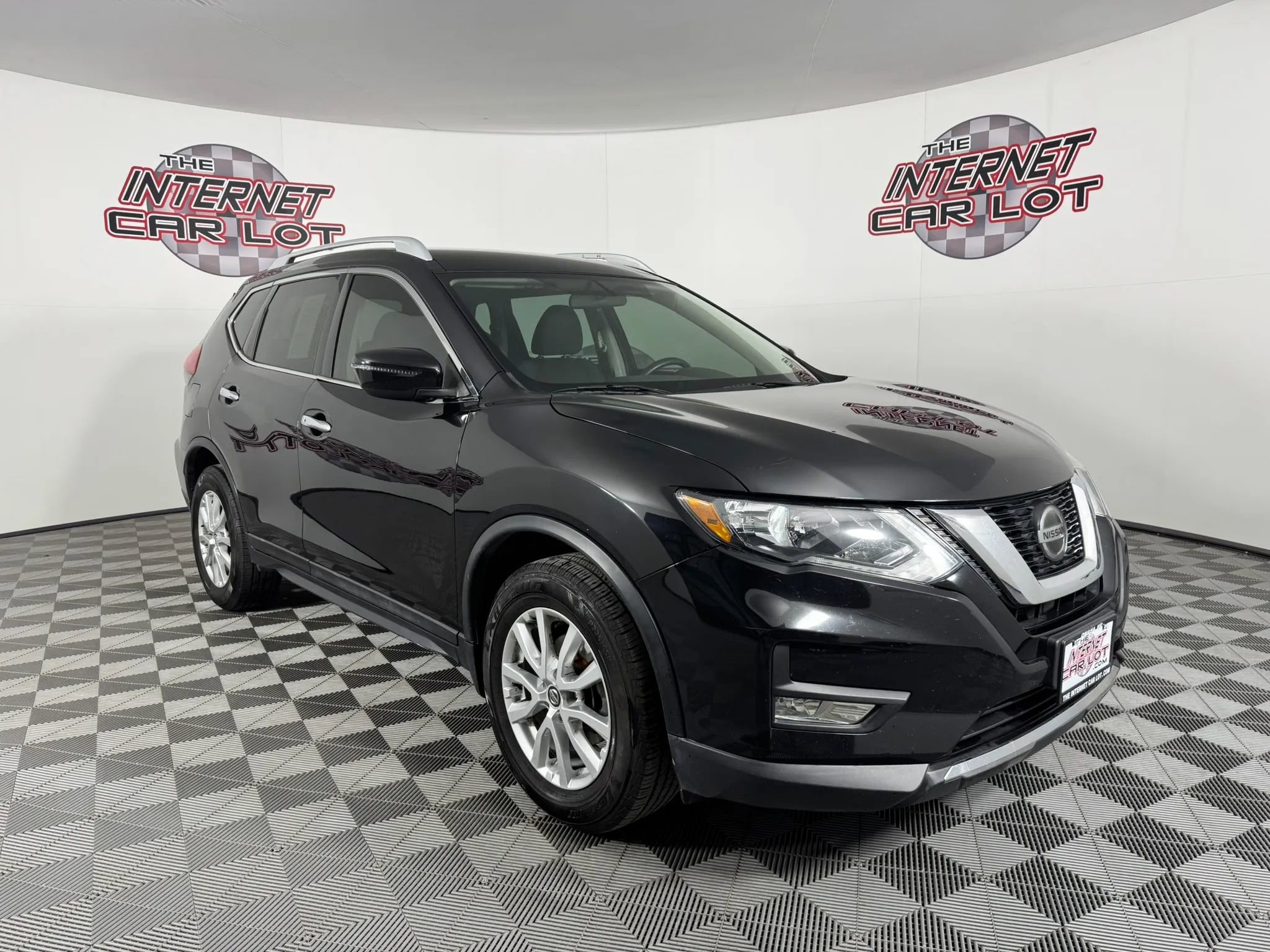 Used 2018 Nissan Rogue SV image 9
