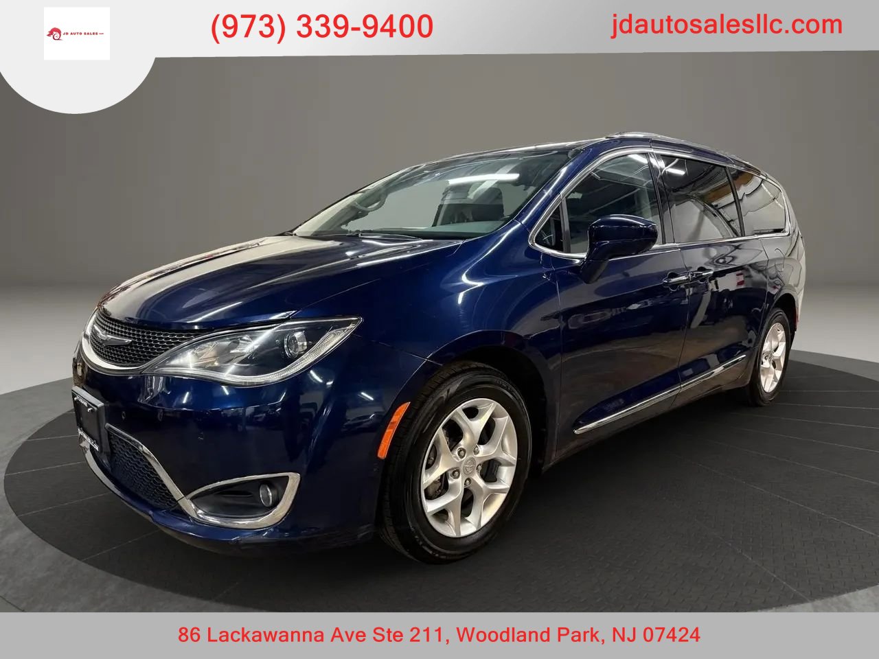 Used 2017 Chrysler Pacifica Touring-L Plus w/ Advanced Safetytec Group FWD image 1