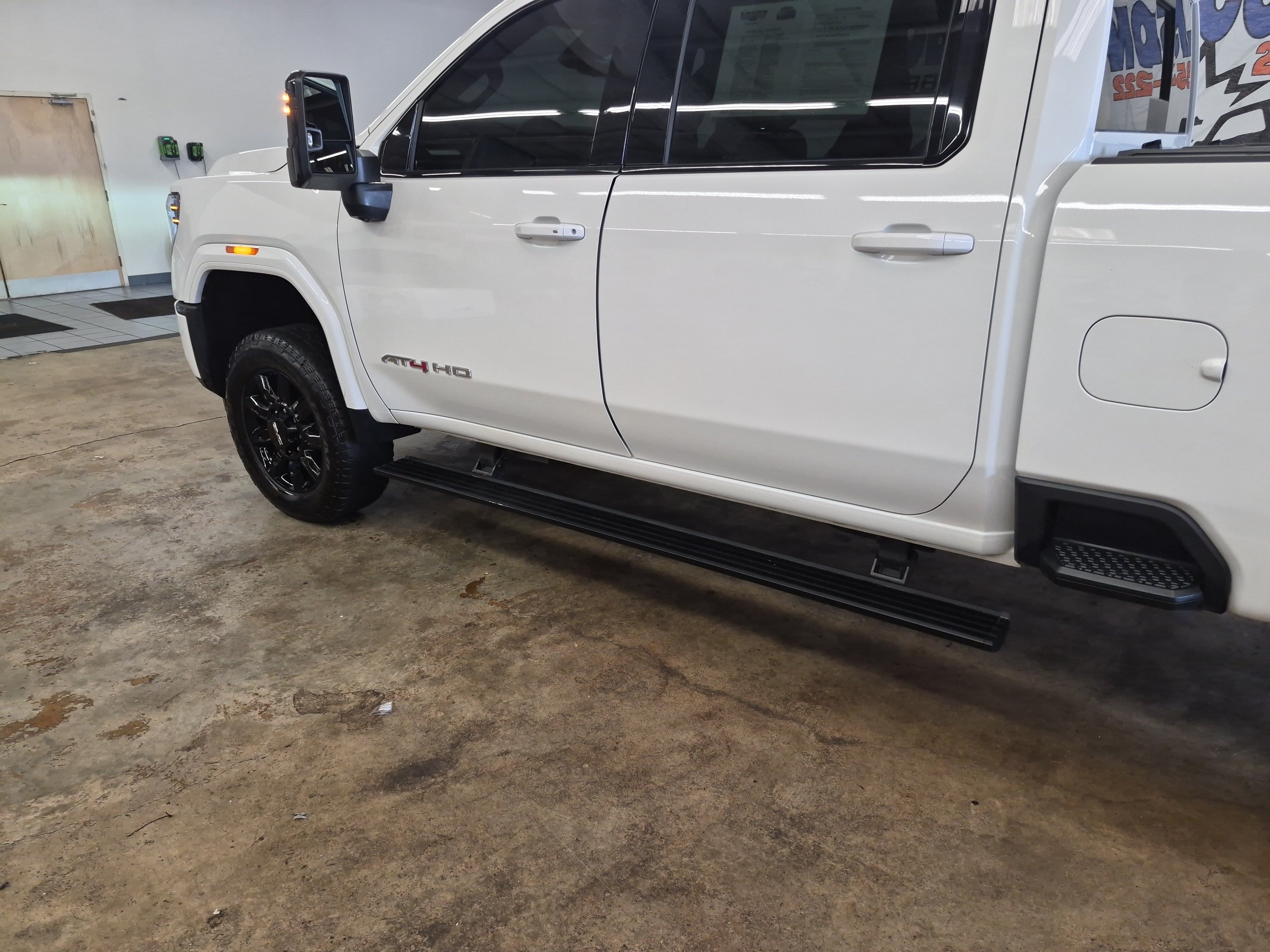 Used 2025 GMC Sierra 2500 AT4 w/ AT4 Premium Plus Package AWD/4WD image 16