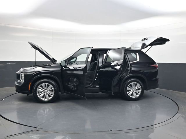 Used 2025 Mitsubishi Outlander ES image 35