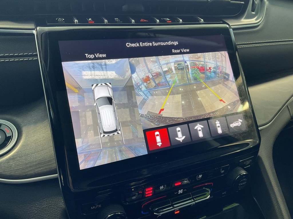 Used 2022 Jeep Grand Cherokee L Limited w/ Luxury Tech Group II image 17