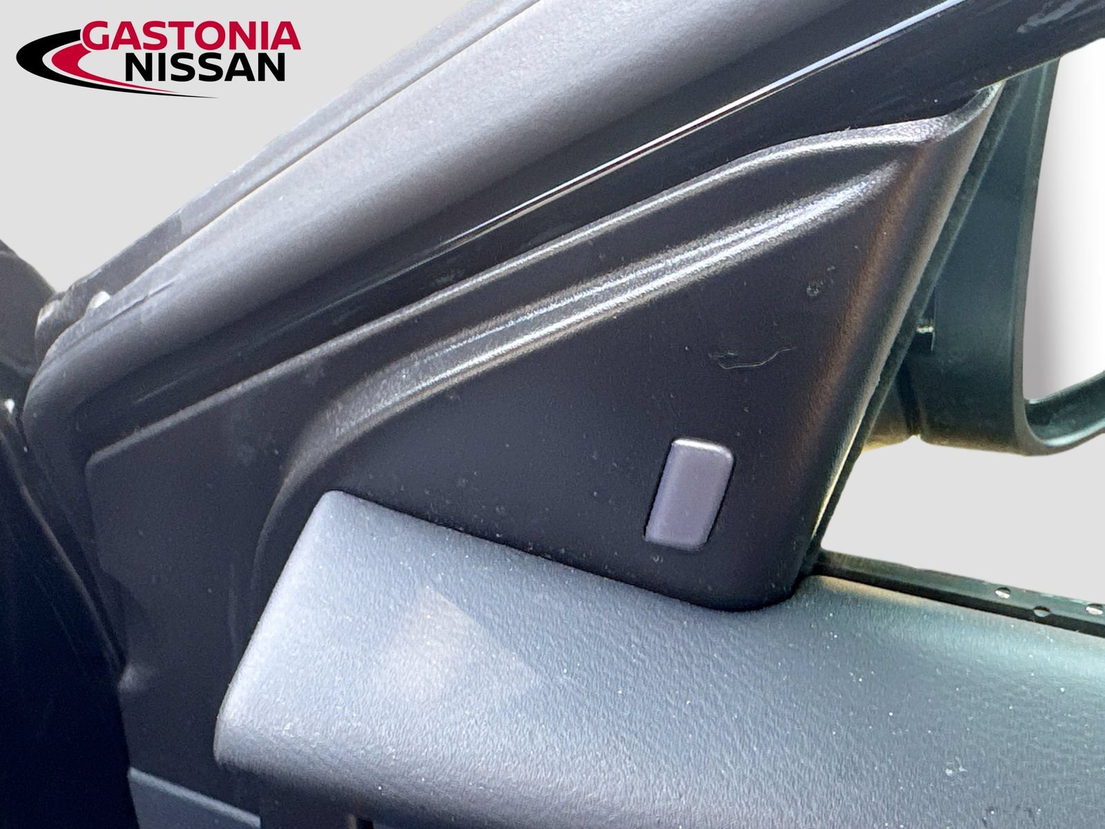 Used 2025 Nissan Sentra SR FWD image 31