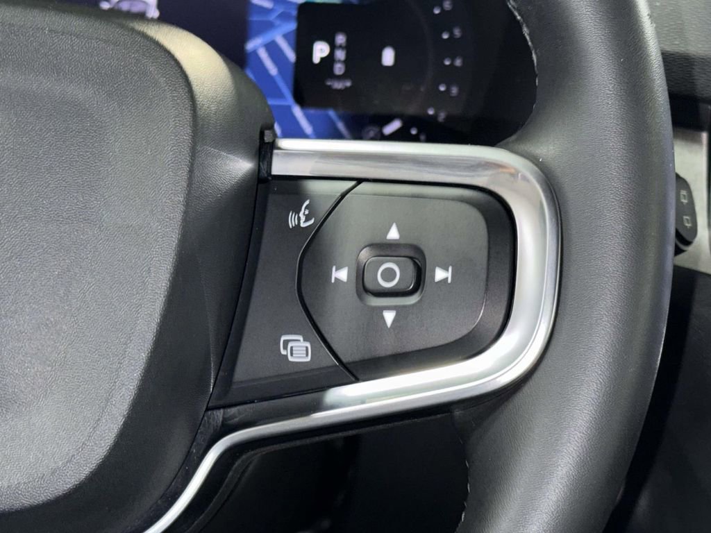 Used 2023 Volvo XC40 B5 Plus w/ Protection Package Premier image 29