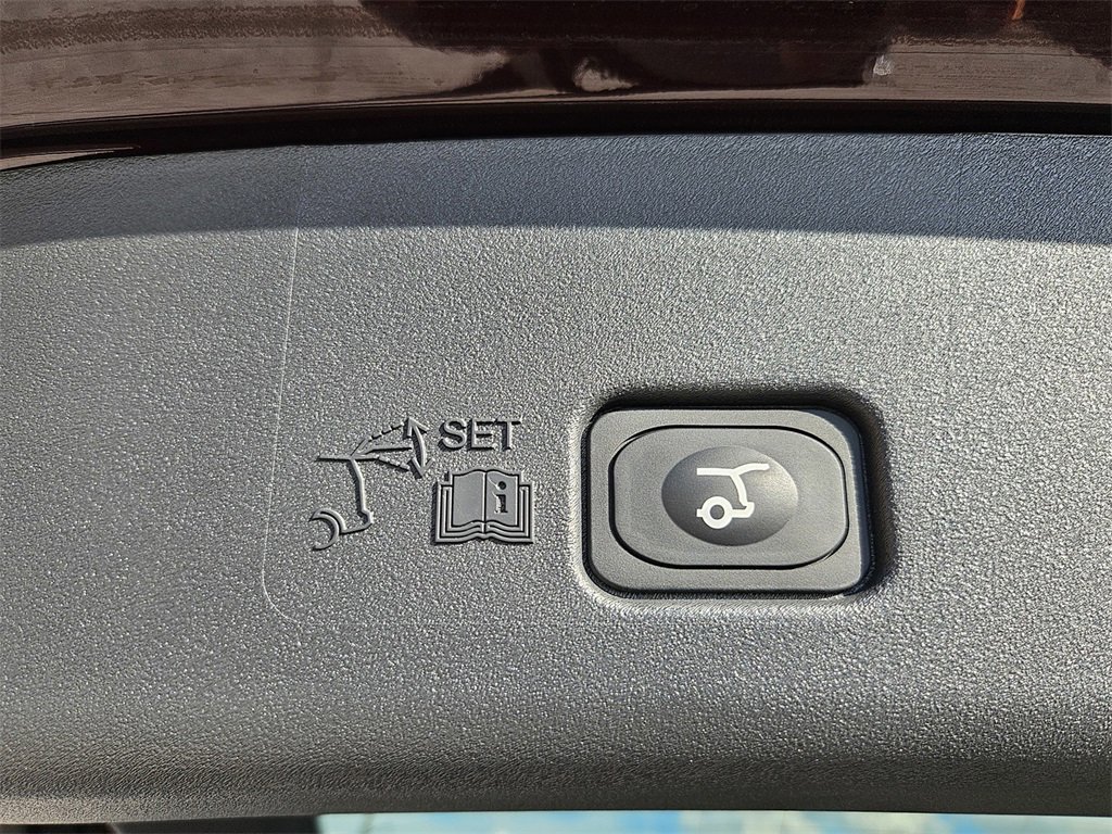 Used 2025 Lincoln Nautilus Reserve image 32