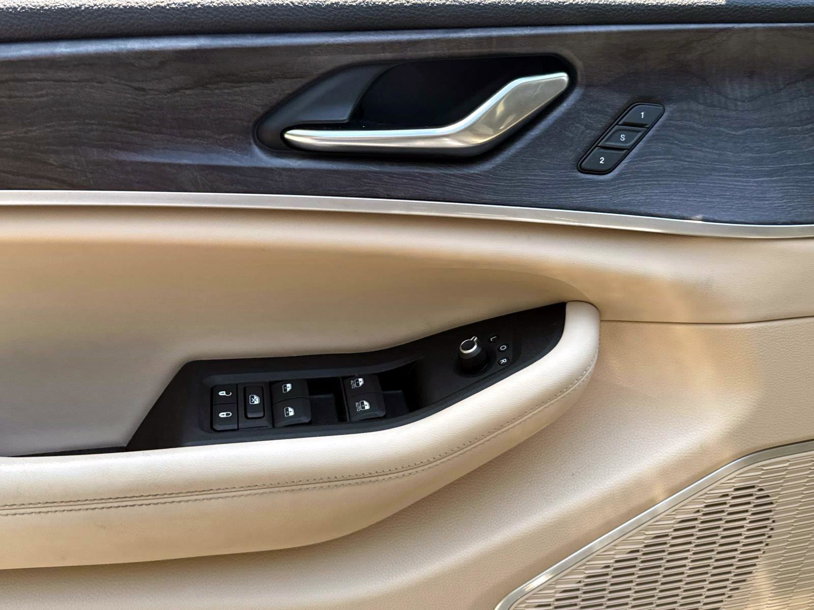 Used 2022 Jeep Grand Cherokee Limited w/ Luxury Tech Group II image 8