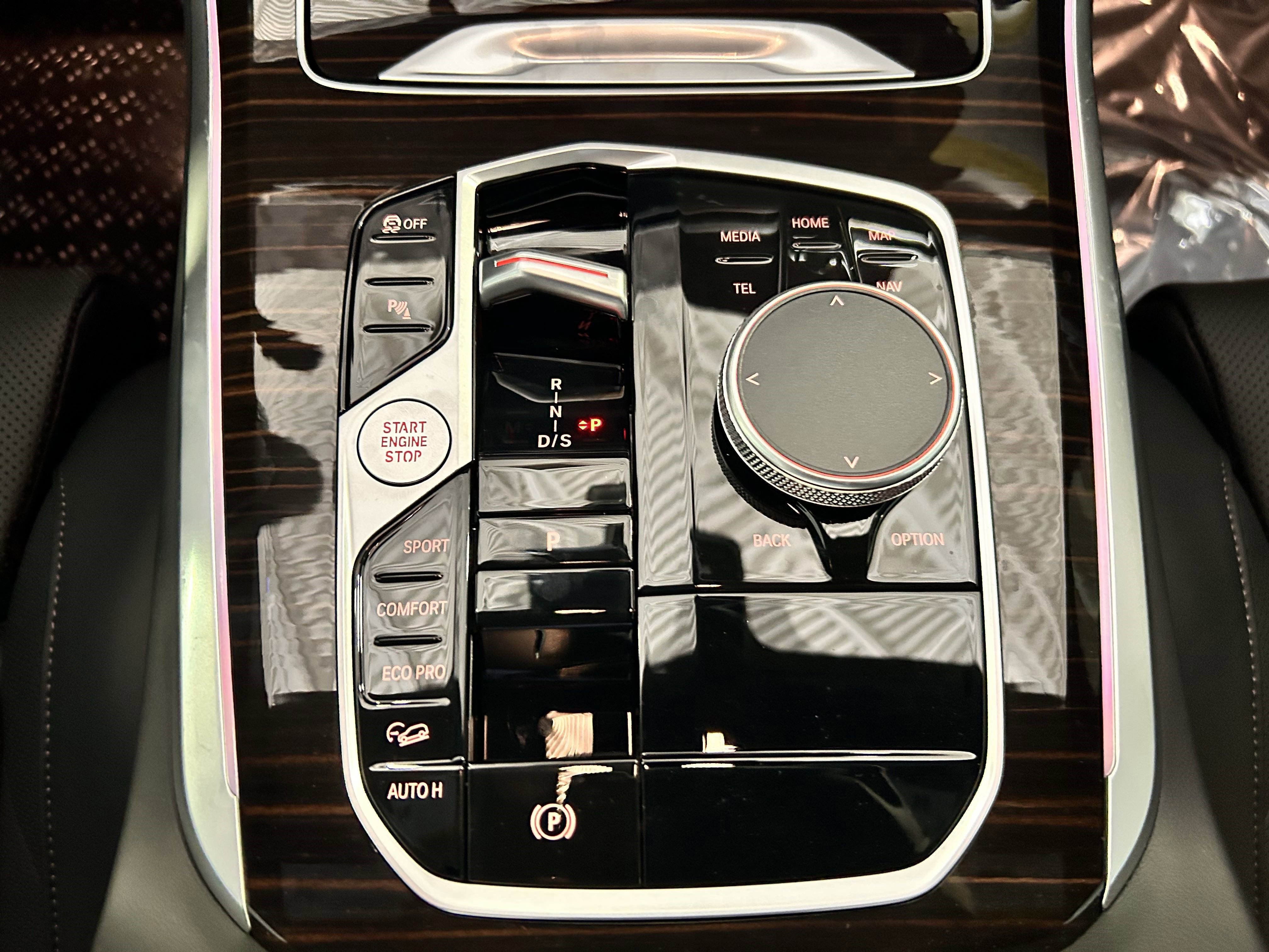 Used 2026 BMW X5 xDrive40i w/ M Sport Package image 12