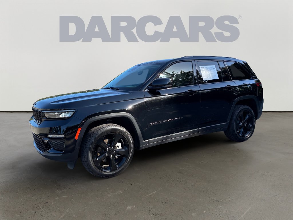 Certified 2024 Jeep Grand Cherokee Limited w/ Black Appearance Package AWD/4WD image 3