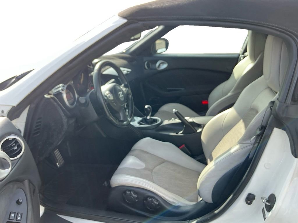 Used 2010 Nissan 370Z Touring image 14